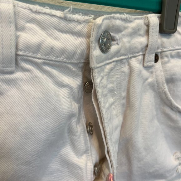 Zara White Jean Shorts, Size 6 - Picture 5 of 6